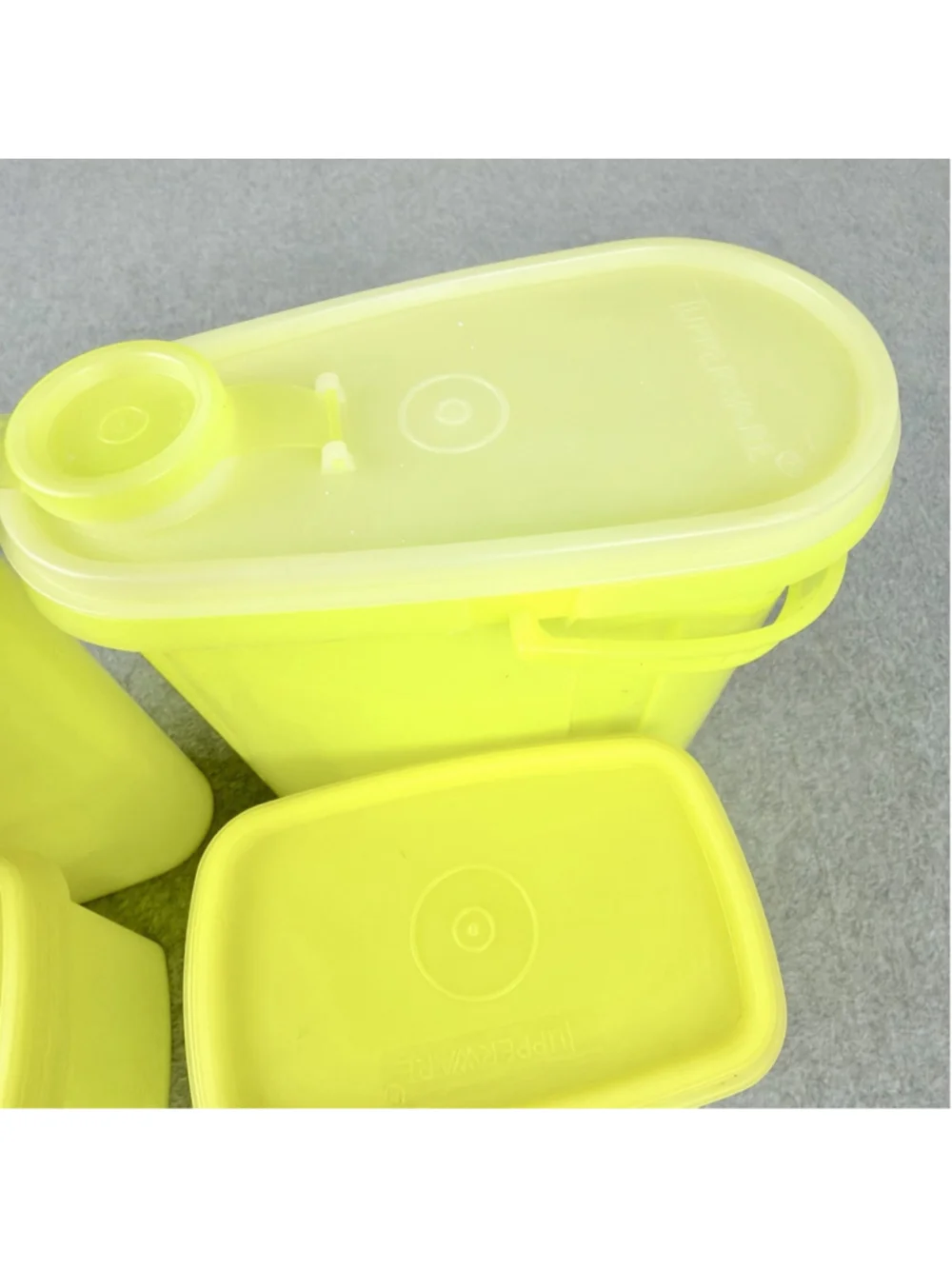 TUPPERWARE Yellow 8 Piece Set 4 Containers w Lids 587 1243 Shelf Saver